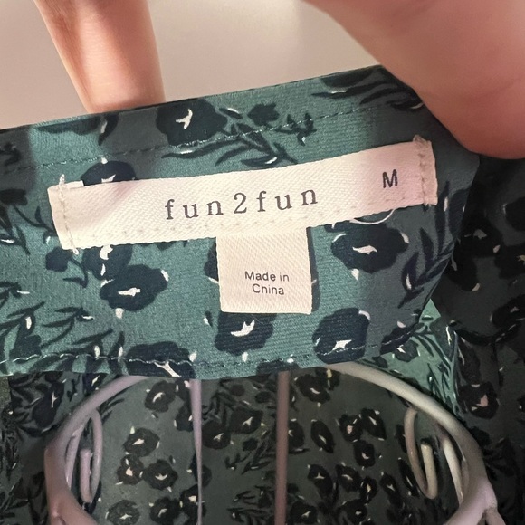 Fun2Fun Green Long Sleeve Square Neck Blouse Gold Buttons Size M Tie Front - Picture 4 of 6